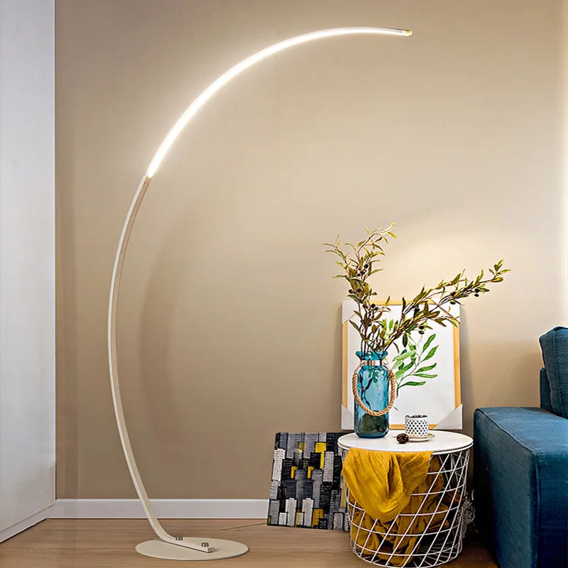 Moderne LED-Stehlampe Bogenlampe im Minimalistischen Design für Wohnzimmer – Schwarz, Weiß und Gold