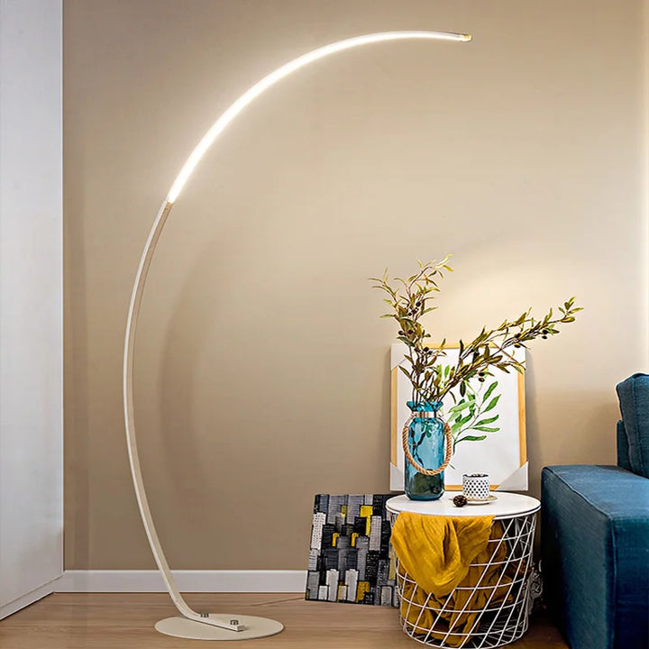 Moderne LED-Stehlampe Bogenlampe im Minimalistischen Design für Wohnzimmer – Schwarz, Weiß und Gold