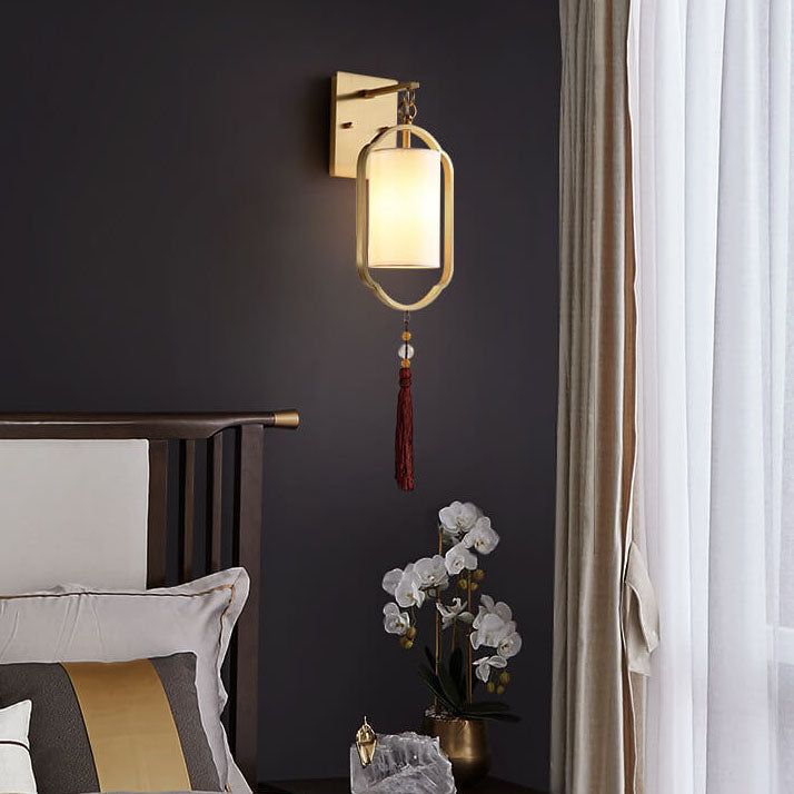 Chinesisches Flair - Elegante Wandlampe mit Stoffschirm für stimmungsvolles Ambiente