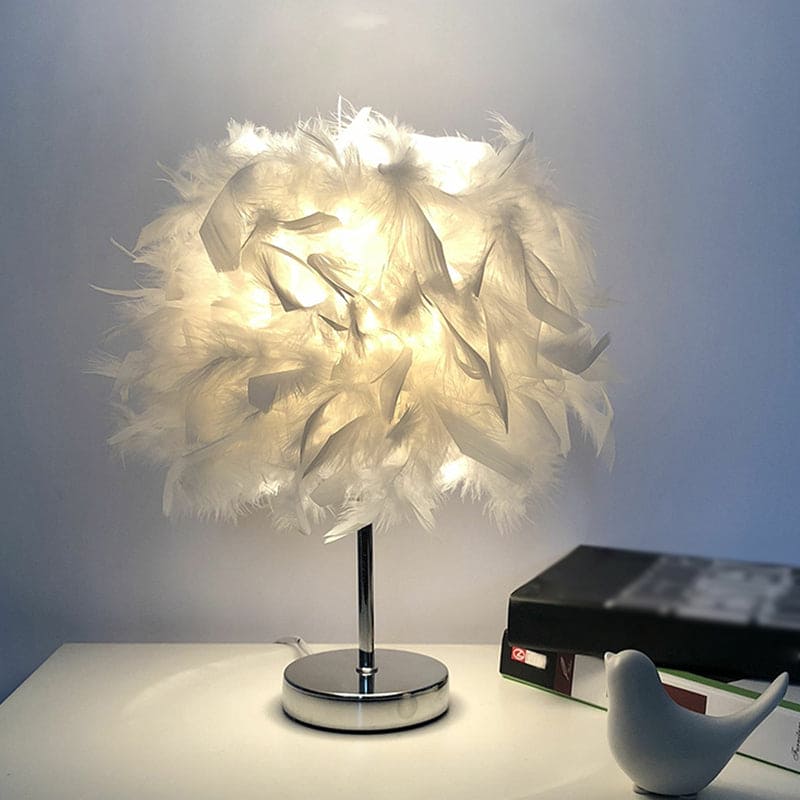 FederLeuchten - Elegante Feder Tischlampe in Kugelform