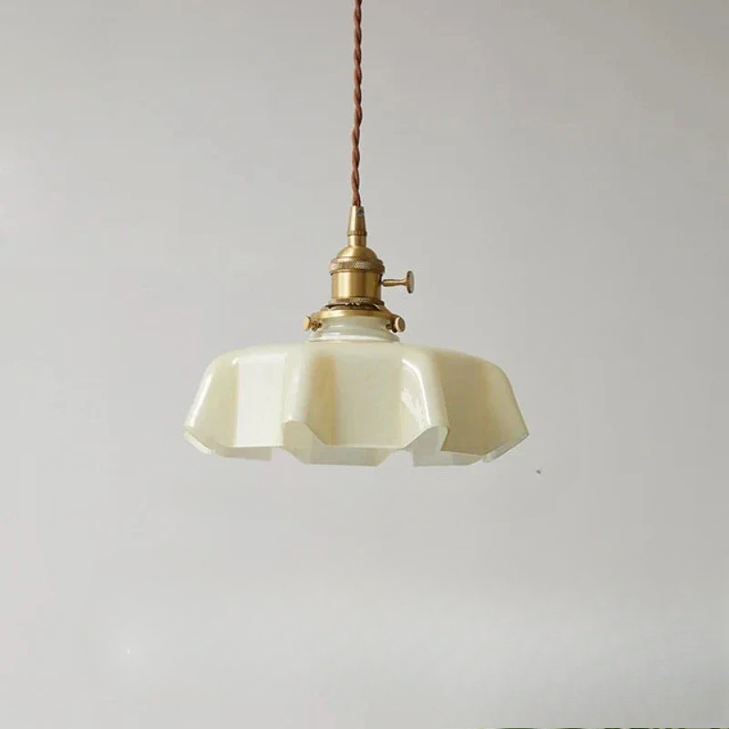 Elegante Messing Deckenlampe – Zeitlose Hängeleuchte für Wohnzimmer und stilvolle Räume, sanfte Beleuchtung, 25 cm x 18 cm-1