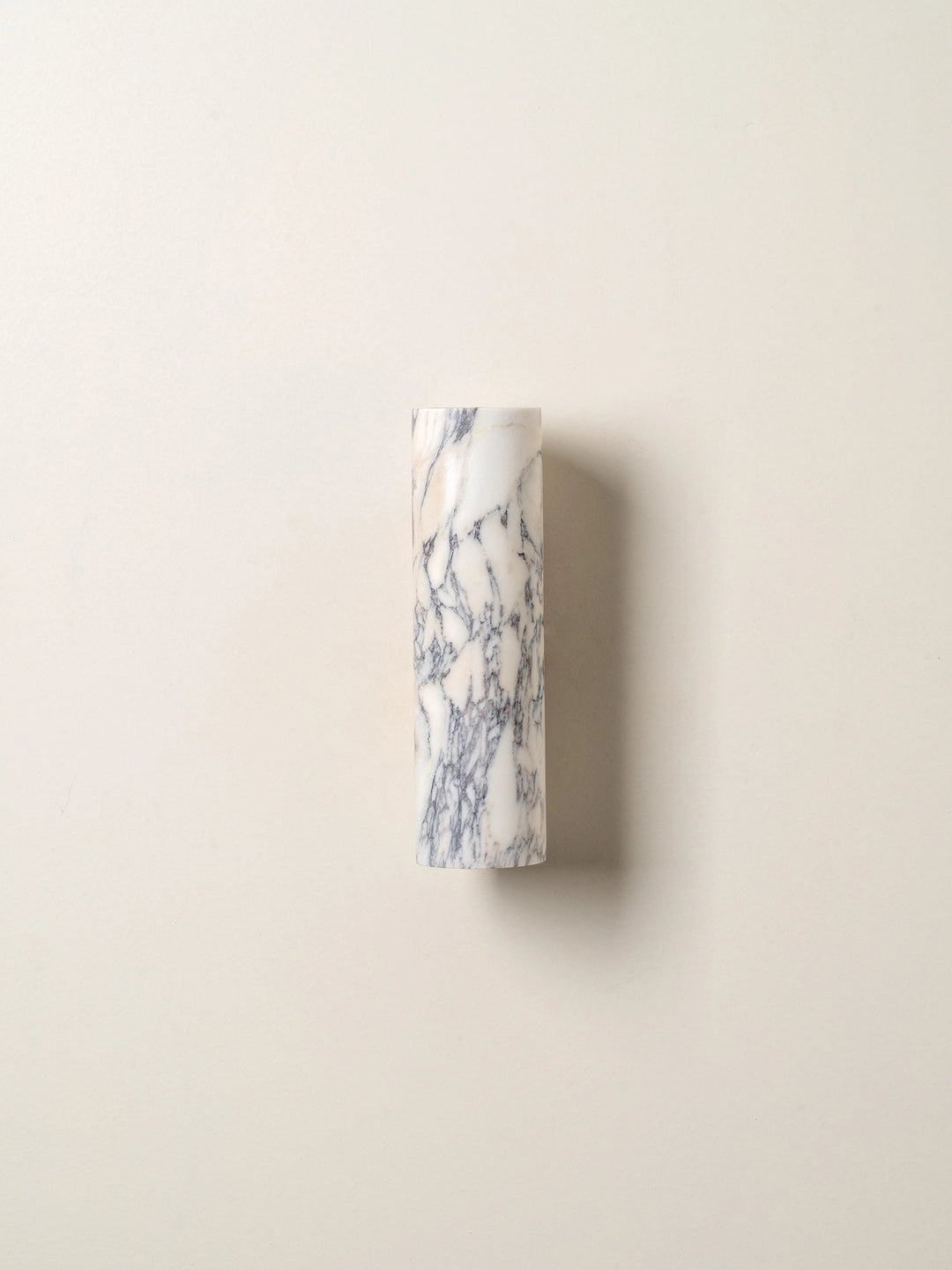 2-flammige Wandleuchte aus Calacatta-Marmor und gealtertem Messing - Stilvolle Beleuchtung für Badezimmer und Küche 3