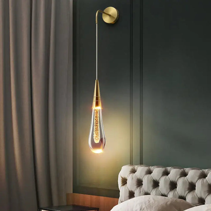 Elegante Wandlampe LuxeDrop mit Tropfendesign