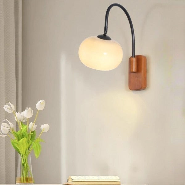 Orbite - Wandlampe mit Holzdetail für stilvolle Beleuchtung