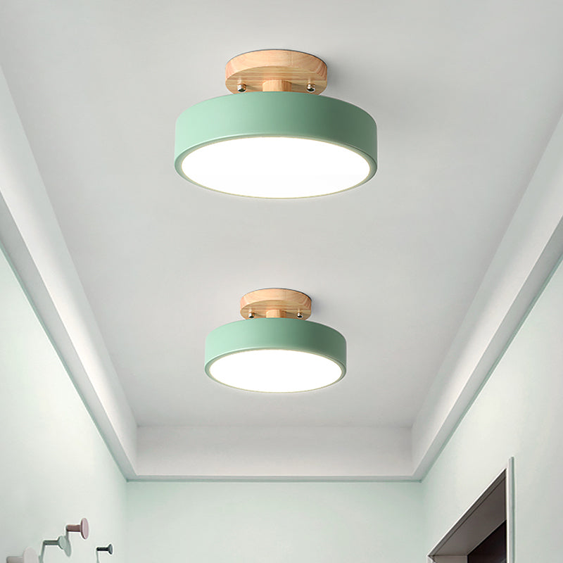 Skandinavische LED-Deckenleuchte mit Holz-Akzenten für Wohnzimmer - Energiesparend, 30 cm Durchmesser, Warmweiß 3000K-3