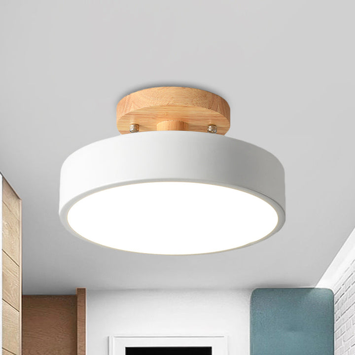 Skandinavische LED-Deckenleuchte mit Holz-Akzenten für Wohnzimmer - Energiesparend, 30 cm Durchmesser, Warmweiß 3000K-4