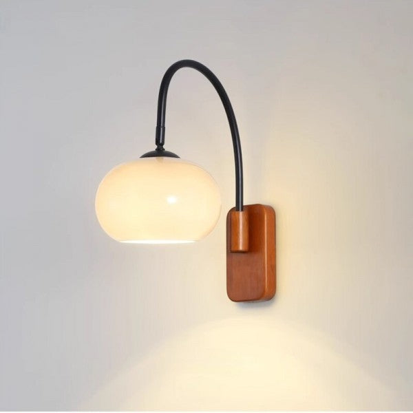 Orbite - Wandlampe mit Holzdetail für stilvolle Beleuchtung