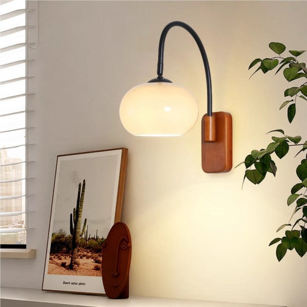 Orbite - Wandlampe mit Holzdetail für stilvolle Beleuchtung