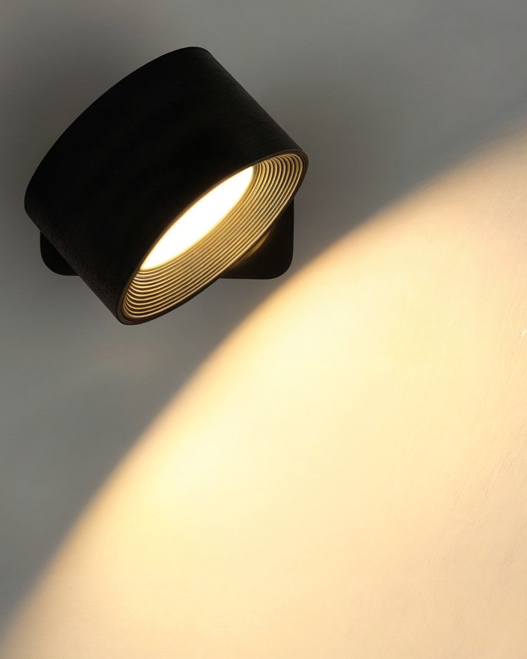 Kabellose LED Wandleuchte Innen mit 360° Design und USB-Ladestation - Energieeffiziente Wandlampe in Weiß-4