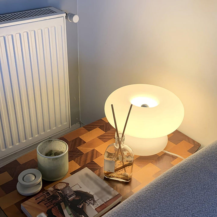 Moderne Donut Tischlampe aus Glas mit E14/G9-Fassung – Stilvolle LED Tischleuchte für kreative Räume, Ø 28 cm, Transparent mit Metallakzenten-4