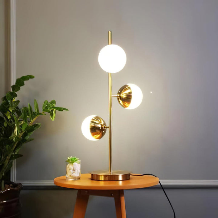 Elegante LED Stehlampe im Mid-Century-Design mit Gold Akzenten für Wohnzimmer - Stabile Glasstehleuchte-6
