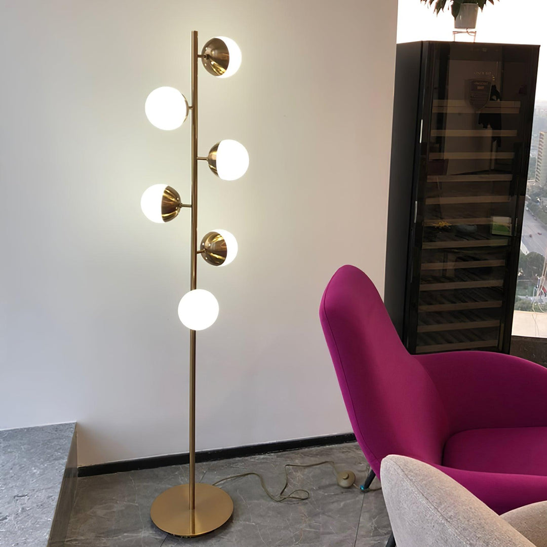 Elegante LED Stehlampe im Mid-Century-Design mit Gold Akzenten für Wohnzimmer - Stabile Glasstehleuchte-5