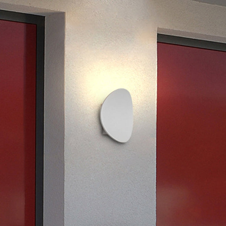 Variant image for Wetterfeste LED-Außenwandleuchte im Kieselstein-Design – Elegante Außenwandlampe für Terrasse und Balkon, IP65, Warmweiß-2