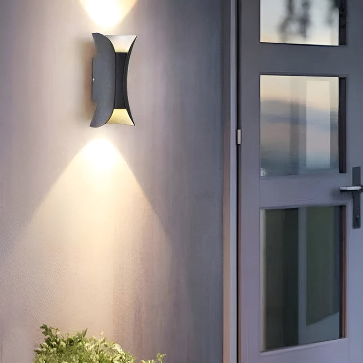 Variant image for Wasserdichte LED Außenlampe für Garten und Terrasse - Energieeffiziente Wandlampe in Schwarz/Gold, IP65 Außenbeleuchtung-7