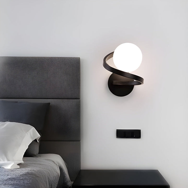 Moderne LED Wandleuchte Innen mit Spiraldesign aus Metall und matgläserner Kugel - Energieeffiziente Wandlampe für stilvolle Räume-5