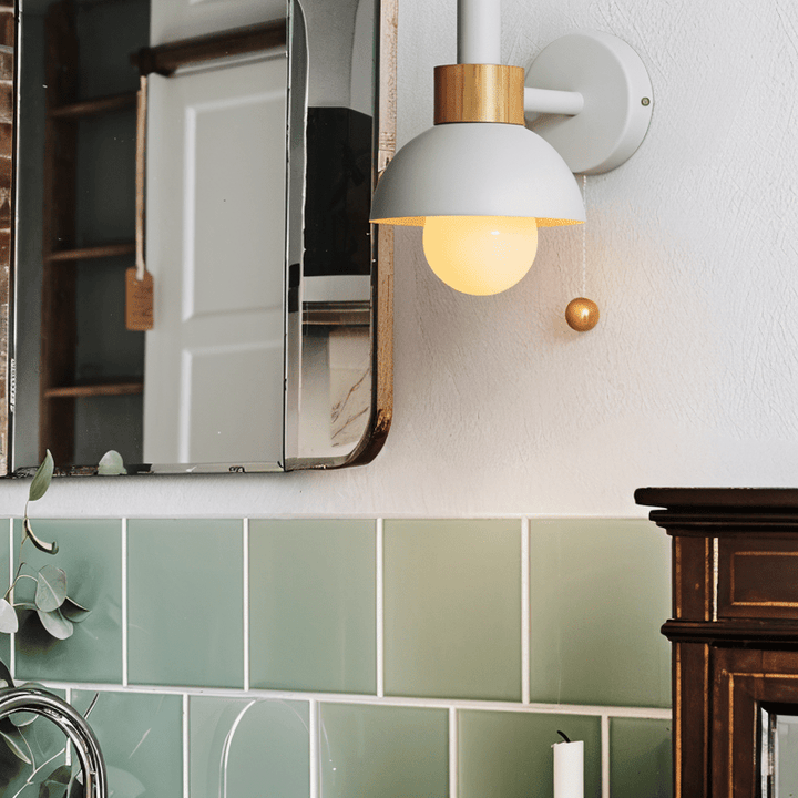 Elegante Wandleuchte aus Holz mit Zugschalter – Moderne Wandlampe für stilvolle Innenräume, LED-fähig, warmes Licht-1