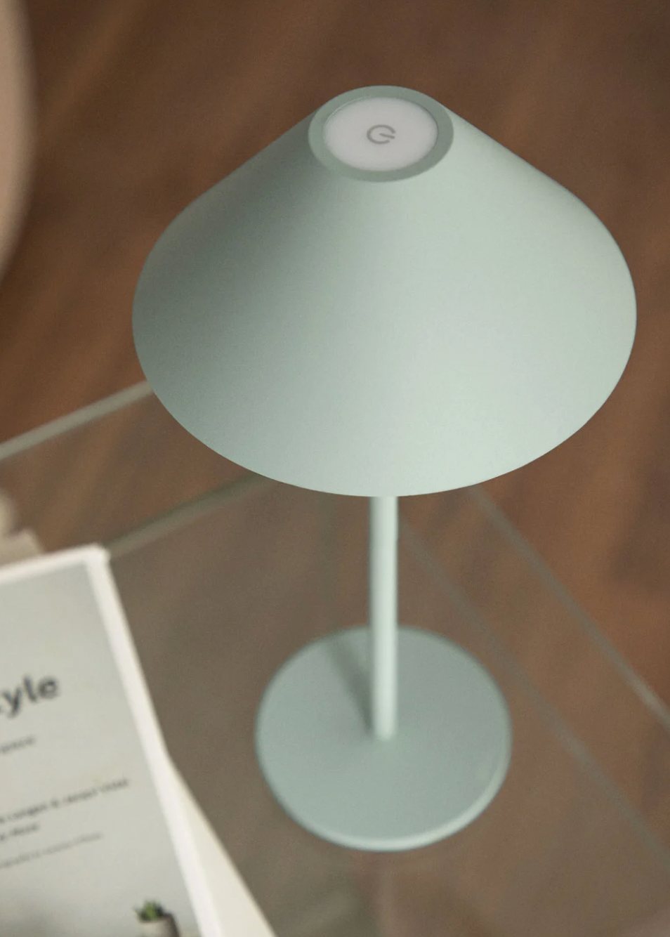 Kabellose Tischlampe mit Touch-Steuerung - Wetterfest, Minimalistisch und Tragbar für Innen und Außen 8