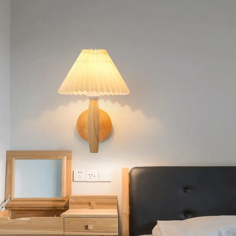 HolzEleganz - Moderne Wandlampe aus Holz