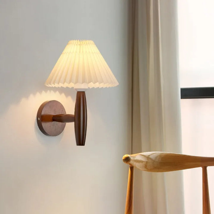 HolzEleganz - Moderne Wandlampe aus Holz