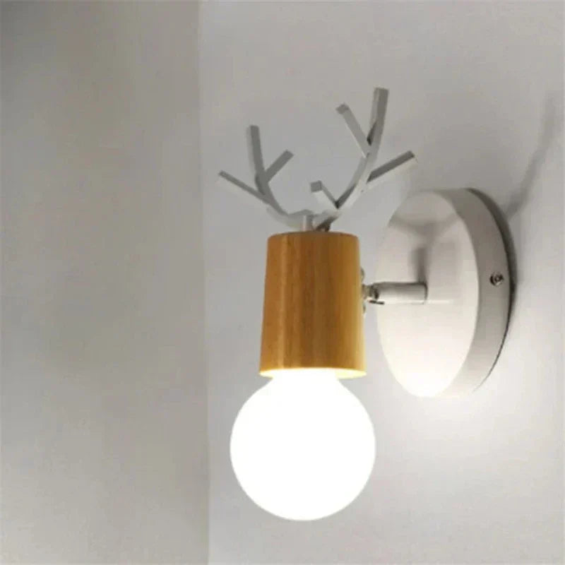 Variant image for Rustikale Wandleuchte aus Holz im Geweih-Design für Innen – AntlerGlow, Energieeffizient und Einfache Montage 15cm x 16cm-2