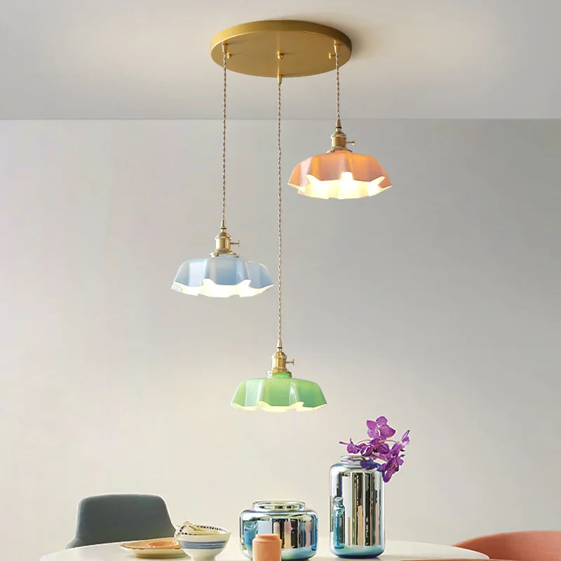 Elegante Messing Deckenlampe – Zeitlose Hängeleuchte für Wohnzimmer und stilvolle Räume, sanfte Beleuchtung, 25 cm x 18 cm-2