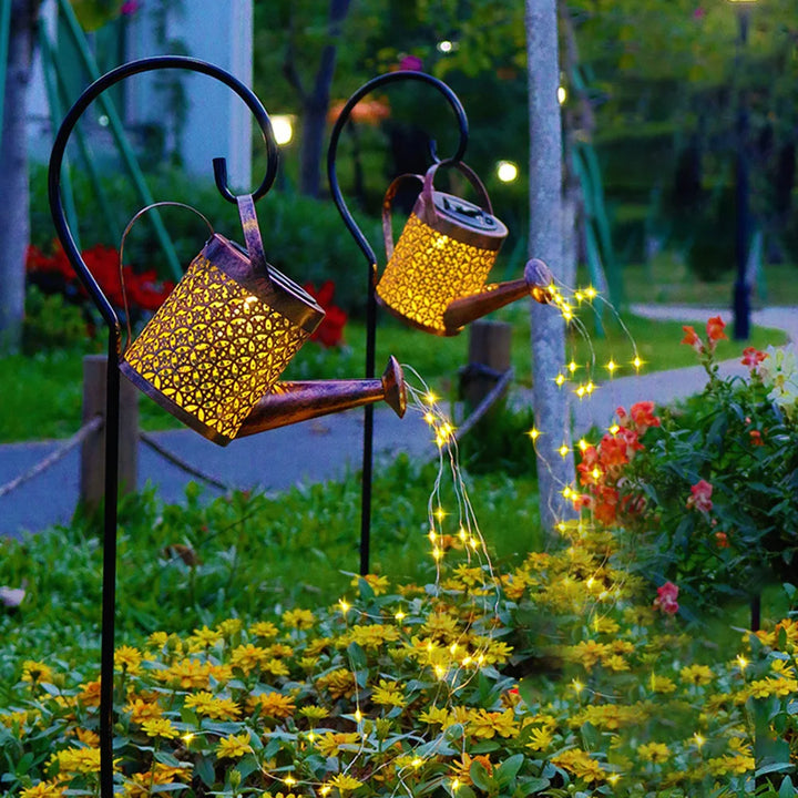 Sonnenenergie-Gartenlampe in Gießkannenform