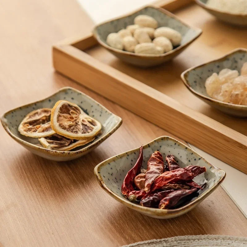 Retro Keramikplatte im Japanischen Fisch- und Garnelen-Design – Hochwertige Keramik für Snacks und Sojasauce-2