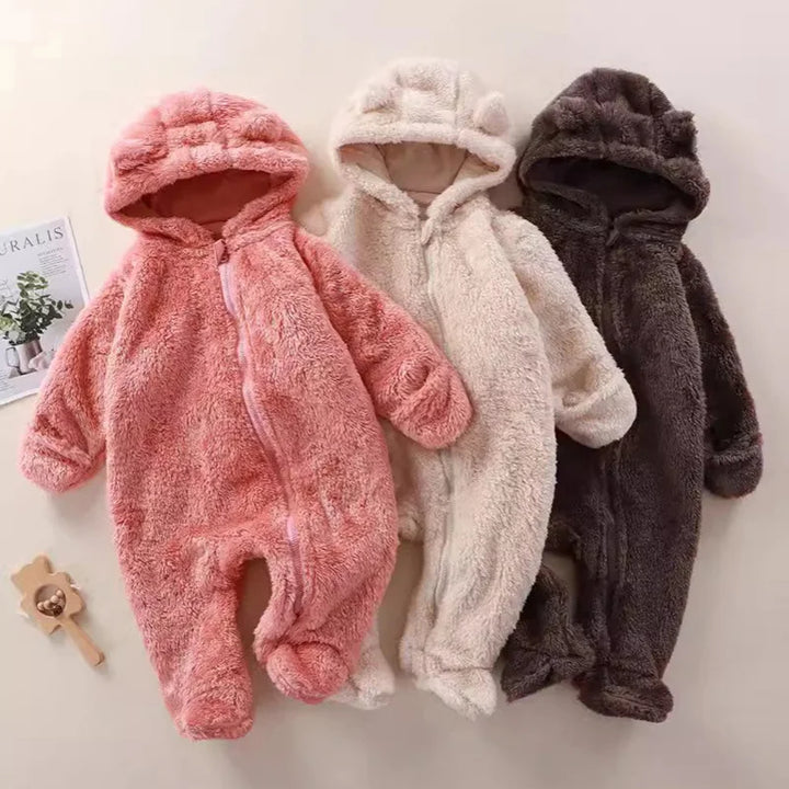 CozyCuddle - Gemütlicher Babystrampler mit Kapuze