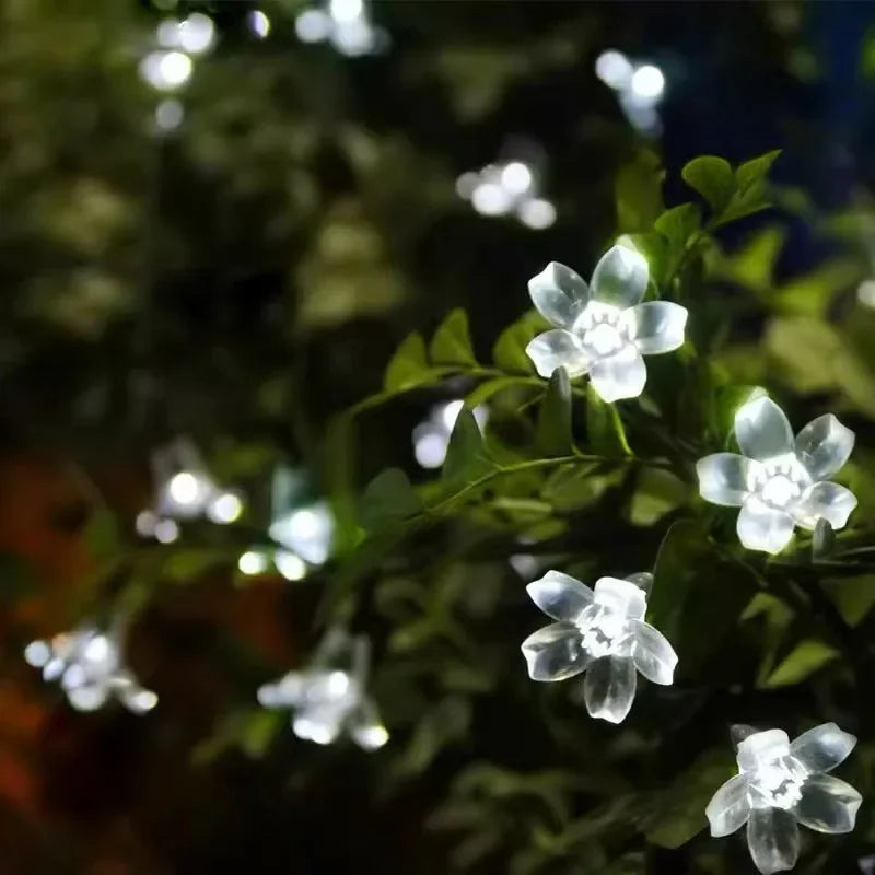 LumiBlossom - Solarbetriebene Gartenblumenbeleuchtung