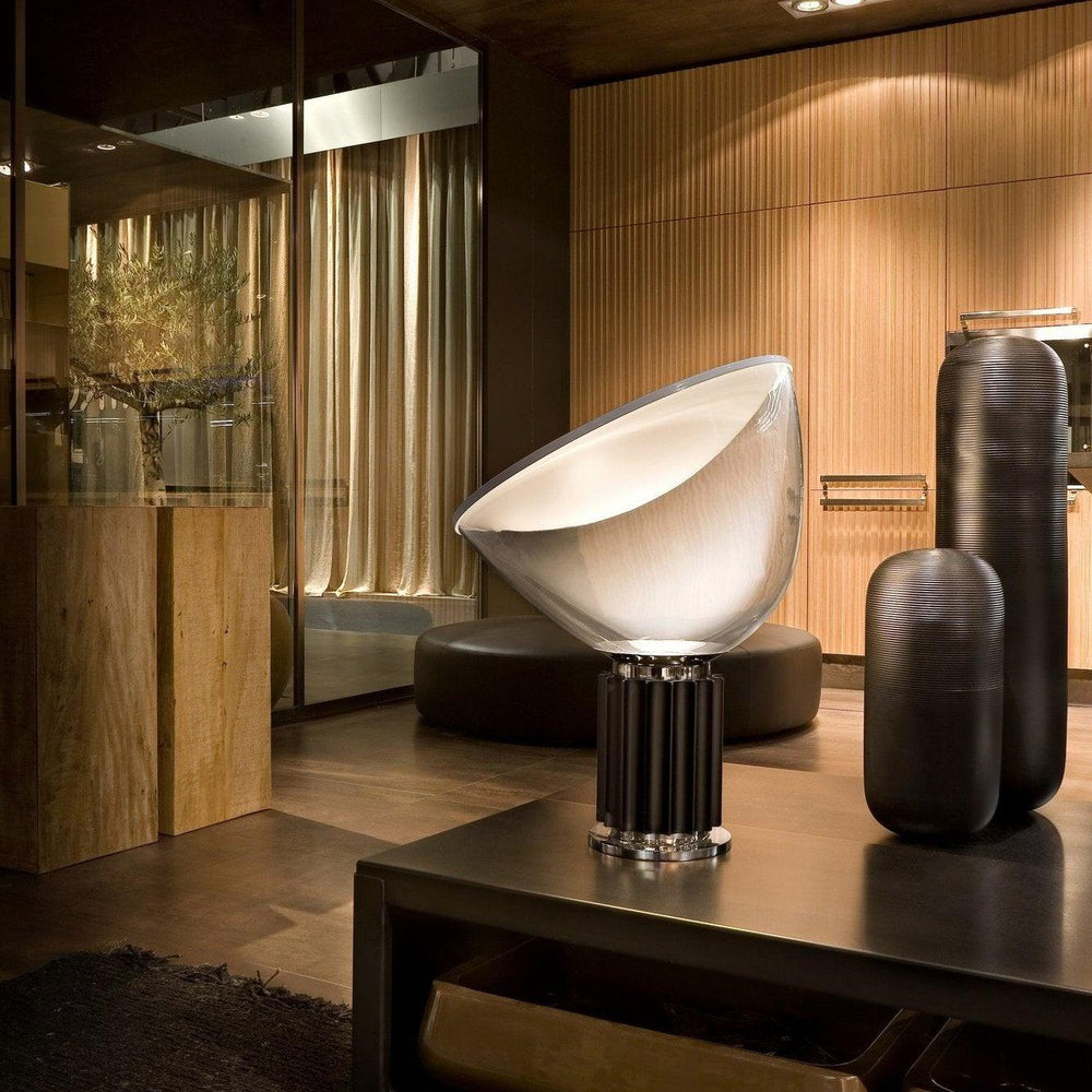 Elegante Tischlampe aus Aluminium und Glas - Zeitloses Design, Ideal als Nachttischlampe oder Tischleuchte, Energieeffizient-3