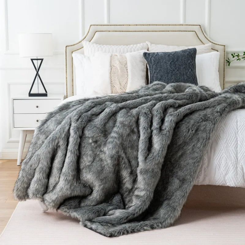 Variant image for Luxus Faux Fur Decke 200 x 200 cm - Weich und Warm, Ideal für Bett und Couch, Hochwertiges Kunstfell-7