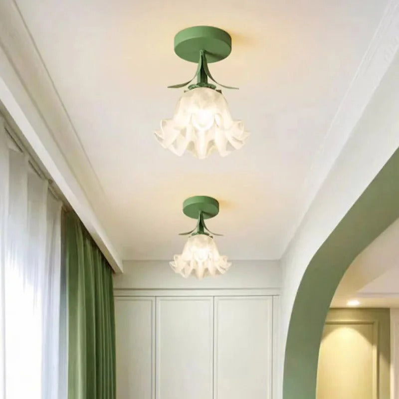 Stilvolle Deckenlampe mit Blumenmuster für Wohnzimmer und Schlafzimmer - Elegante Deckenleuchte in Weiß mit Goldakzenten-2