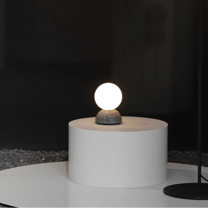 Betonlampe Origo: Robustes und minimalistisches Design für moderne Räume