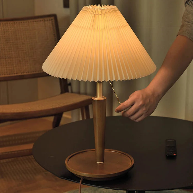 Vintage Tischlampe aus Walnuss-Holz mit Plissiertem Stoffschirm, E27-Fassung - Elegante LED Tischleuchte für Nachttisch und Beistelltisch-3