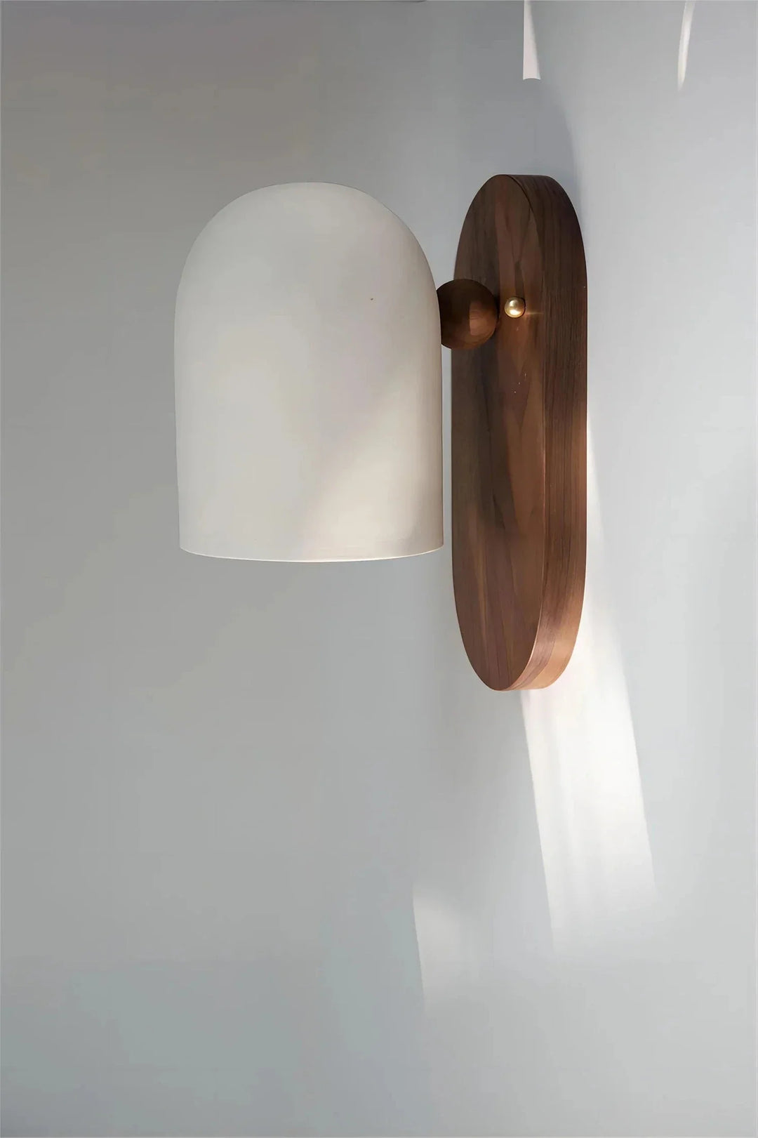 Wabi-Sabi Wandlampe aus Walnussholz - Moderne LED Wandleuchte für Wohnzimmer, Schlafzimmer und Büros - Warmes Licht 3000K-4